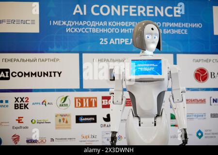 MOSCOU, RUSSIE - 25 avril 2017 : robot féminin KIKI lors de la conférence ai au Novotel Moscow City Hotel. La conférence est consacrée à l'introduction d'artific Banque D'Images