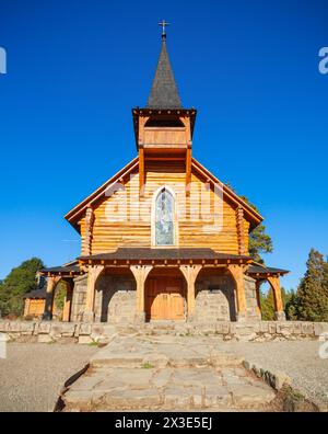 Capilla San Eduardo Église le Circuito Chico à vélo dans le Parc National Nahuel Huapi près de Bariloche, Patagonie en Argentine. Banque D'Images