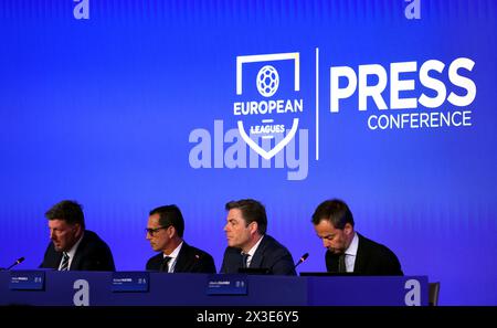 (Gauche-droite) Jacco Swart, Directeur général des ligues européennes, Pedro Proenca, Président des ligues européennes et Liga Portugal, Richard Masters, Directeur général de la premier League et Alberto Colombo, Secrétaire général adjoint des ligues européennes, lors de la conférence de presse de la 48ème Assemblée générale des ligues européennes au Nobu Hotel Portman Square, Londres. Date de la photo : vendredi 26 avril 2024. Banque D'Images