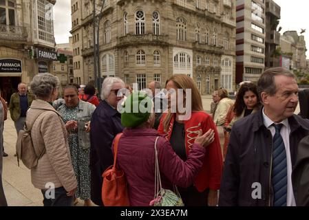 Vigo, 26 avril 2024. La présidente du PSdeG, Carmela Silva, s’est adressée aujourd’hui au PP pour leur demander de « stopper cette dérive antidémocratique » des « canulars, menaces, calomnies, délégitimation des gouvernements de progrès et déshumanisation de l’adversaire politique. Accompagné du maire de Vigo, Abel Caballero, de la députée régionale et conseillère Elena Espinosa, du secrétaire provincial David Regades et de nombreux responsables publics et organiques et sympathisants socialistes. Silva a souligné que les socialistes galiciens se rendront demain à Madrid pour participer au Comité exécutif fédéral. Banque D'Images