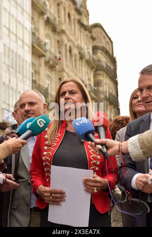 Vigo, 26 avril 2024. La présidente du PSdeG, Carmela Silva, s’est adressée aujourd’hui au PP pour leur demander de « stopper cette dérive antidémocratique » des « canulars, menaces, calomnies, délégitimation des gouvernements de progrès et déshumanisation de l’adversaire politique. Accompagné du maire de Vigo, Abel Caballero, de la députée régionale et conseillère Elena Espinosa, du secrétaire provincial David Regades et de nombreux responsables publics et organiques et sympathisants socialistes. Silva a souligné que les socialistes galiciens se rendront demain à Madrid pour participer au Comité exécutif fédéral. Banque D'Images