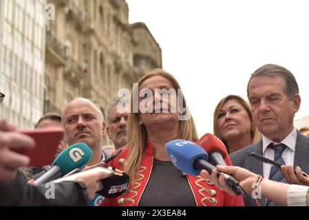 Vigo, 26 avril 2024. La présidente du PSdeG, Carmela Silva, s’est adressée aujourd’hui au PP pour leur demander de « stopper cette dérive antidémocratique » des « canulars, menaces, calomnies, délégitimation des gouvernements de progrès et déshumanisation de l’adversaire politique. Accompagné du maire de Vigo, Abel Caballero, de la députée régionale et conseillère Elena Espinosa, du secrétaire provincial David Regades et de nombreux responsables publics et organiques et sympathisants socialistes. Silva a souligné que les socialistes galiciens se rendront demain à Madrid pour participer au Comité exécutif fédéral. Banque D'Images