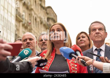 Vigo, 26 avril 2024. La présidente du PSdeG, Carmela Silva, s’est adressée aujourd’hui au PP pour leur demander de « stopper cette dérive antidémocratique » des « canulars, menaces, calomnies, délégitimation des gouvernements de progrès et déshumanisation de l’adversaire politique. Accompagné du maire de Vigo, Abel Caballero, de la députée régionale et conseillère Elena Espinosa, du secrétaire provincial David Regades et de nombreux responsables publics et organiques et sympathisants socialistes. Silva a souligné que les socialistes galiciens se rendront demain à Madrid pour participer au Comité exécutif fédéral. Banque D'Images