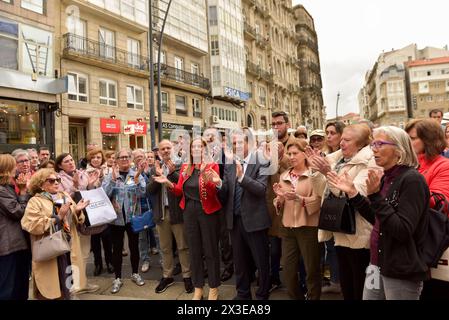 Vigo, 26 avril 2024. La présidente du PSdeG, Carmela Silva, s’est adressée aujourd’hui au PP pour leur demander de « stopper cette dérive antidémocratique » des « canulars, menaces, calomnies, délégitimation des gouvernements de progrès et déshumanisation de l’adversaire politique. Accompagné du maire de Vigo, Abel Caballero, de la députée régionale et conseillère Elena Espinosa, du secrétaire provincial David Regades et de nombreux responsables publics et organiques et sympathisants socialistes. Silva a souligné que les socialistes galiciens se rendront demain à Madrid pour participer au Comité exécutif fédéral. Banque D'Images