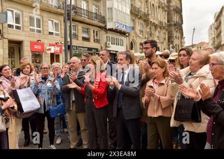 Vigo, 26 avril 2024. La présidente du PSdeG, Carmela Silva, s’est adressée aujourd’hui au PP pour leur demander de « stopper cette dérive antidémocratique » des « canulars, menaces, calomnies, délégitimation des gouvernements de progrès et déshumanisation de l’adversaire politique. Accompagné du maire de Vigo, Abel Caballero, de la députée régionale et conseillère Elena Espinosa, du secrétaire provincial David Regades et de nombreux responsables publics et organiques et sympathisants socialistes. Silva a souligné que les socialistes galiciens se rendront demain à Madrid pour participer au Comité exécutif fédéral. Banque D'Images