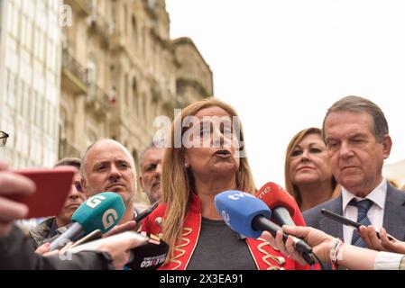 Vigo, 26 avril 2024. La présidente du PSdeG, Carmela Silva, s’est adressée aujourd’hui au PP pour leur demander de « stopper cette dérive antidémocratique » des « canulars, menaces, calomnies, délégitimation des gouvernements de progrès et déshumanisation de l’adversaire politique. Accompagné du maire de Vigo, Abel Caballero, de la députée régionale et conseillère Elena Espinosa, du secrétaire provincial David Regades et de nombreux responsables publics et organiques et sympathisants socialistes. Silva a souligné que les socialistes galiciens se rendront demain à Madrid pour participer au Comité exécutif fédéral. Banque D'Images