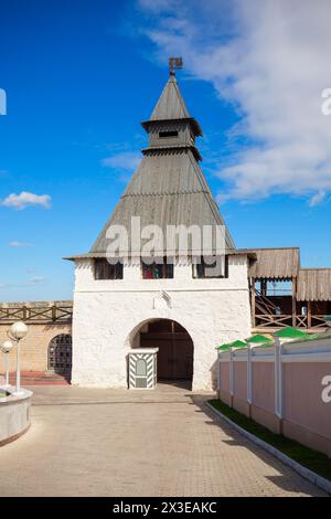 La Transfiguration tour du Kremlin de Kazan. Le Kremlin de Kazan est le chef de la citadelle historique du Tatarstan, situé dans la ville de Kazan. Banque D'Images