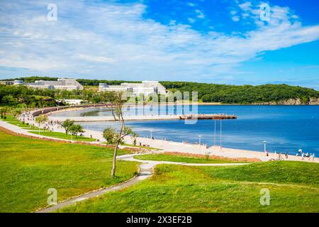 L'île Russky vue panoramique aérienne. L'Île Russky est une île au large de Vladivostok en Flandre orientale, la Russie dans le golfe de Pierre le Grand, la mer du Japon. Banque D'Images