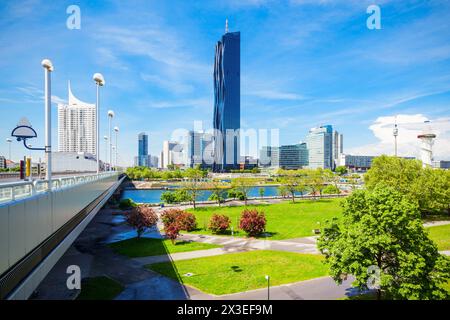 Ville du Danube ou Donaustadt est le district de Vienne, Autriche. Donaustadt Danube City est un quartier moderne avec des gratte-ciel et des centres d'affaires dans la vie Banque D'Images