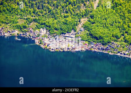 Vieille ville de Hallstatt et voir le lac Hallstatter en Haute-Autriche. Hallstatt est un village dans la région du Salzkammergut, près de Salzbourg, en Autriche. Banque D'Images