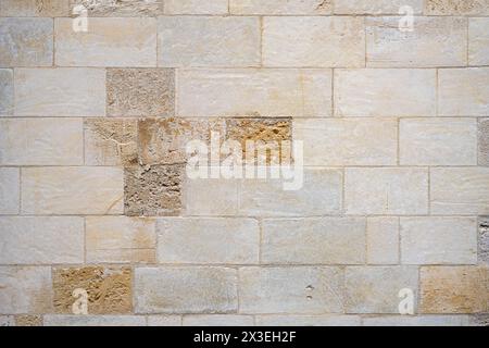 Fond d'un vieux mur de pierre fait de grands blocs rectangulaires Banque D'Images