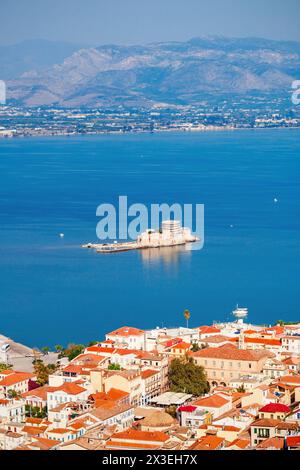 Antenne de Nauplie vue panoramique de la forteresse de Palamidi. Nauplie est une petite ville maritime de la péninsule du Péloponnèse en Grèce. Banque D'Images