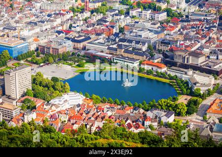 Antenne de Bergen vue panoramique du mont Floyen vue. Bergen est une ville et une municipalité située dans le Hordaland, Norvège. Banque D'Images