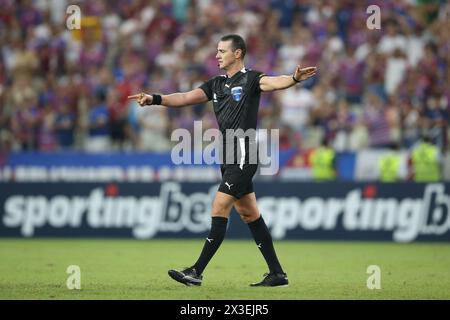 Fortaleza, Brésil. 26 avril 2024. Ce - FORTALEZA - 04/25/2024 - SOUTH AMERICAN CUP 2024, FORTALEZA x BOCA JUNIORS - (FILE) Wilmar Roldan arbitre du match entre Fortaleza et Boca Juniors pour la Copa Sudamericana 2024 au stade Arena Castelao à Fortaleza (ce), ce jeudi (25). Photo : Marlon Costa/AGIF crédit : AGIF/Alamy Live News Banque D'Images