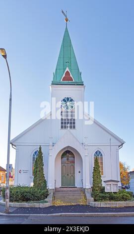 Fredrikstad, Norvège - 28 octobre 2016 : entrée à l'église méthodiste à Ridehusgata Street Autumn Day en ville. Banque D'Images