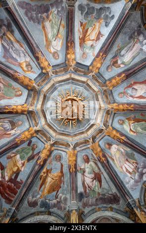 MILAN, ITALIE - 4 MARS 2024 : fresques du plafond dans la chapelle de l'église Chiesa di Santa Maria alla Fontana par artiste inconnu de 16 ans. cent. Banque D'Images