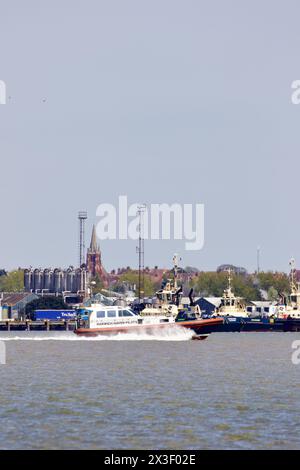 Harwich Haven navire-pilote St Edmund sur les opérations de pilotage dans le port de Harwich. Banque D'Images