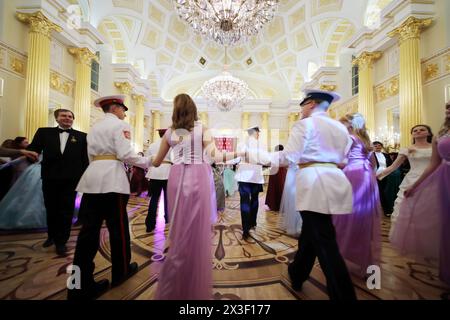 MOSCOU - 16 septembre 2017 : danser les gens au Grand bal Catherine (soirée dansante) à Tsaritsyno Banque D'Images