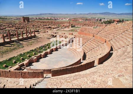 TOURISME - CULTURE - ARCHÉOLOGIE - ALGÉRIE. Théâtre dans les ruines romaines de Timgad, Algérie. Banque D'Images