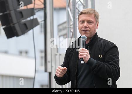 Berlin, Deutschland 26. Avril 2024 : Die Linke startet heiße Wahlkampfphase - 26.04.2024 Im Bild: Martin Schirdewan, Spitzenkandidat der Partei Die Linke für die Europawahl *** Berlin, Allemagne 26 avril 2024 le Parti de gauche entame une campagne électorale chaude 26 04 2024 en photo Martin Schirdewan, premier candidat du Parti de gauche pour les élections européennes Copyright : xFotostandx/xReuhlx Banque D'Images