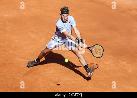 Barcelone, Espagne. 19 avril 2024. Le joueur de tennis Casper Ruud vu lors du match quart de finale entre Matteo Arnaldi et Casper Ruud lors du tournoi Barcelona Open Banc Sabadell à Barcelone. (Crédit photo : Gonzales photo - Ainhoa Rodriguez Jara). Banque D'Images