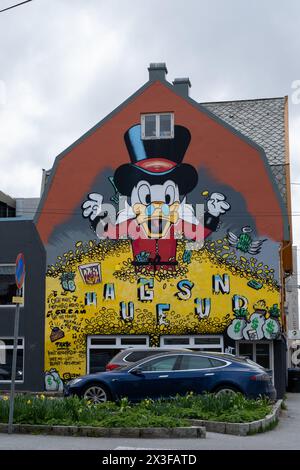 Murale de Scrooge McDuck sur un côté d'un bâtiment à Haugesund, Norvège Banque D'Images