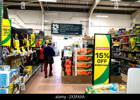 Magasin de bricolage Homebase (intérieur), herne Bay, thanet, est kent, royaume-uni avril 2024 Banque D'Images