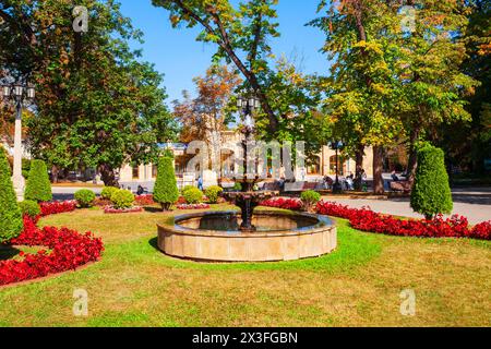 Fontaine dans le parc du boulevard Kurortny à Kislovodsk, une ville thermale dans la région des eaux minérales caucasiennes, Stavropol Krai en Russie Banque D'Images