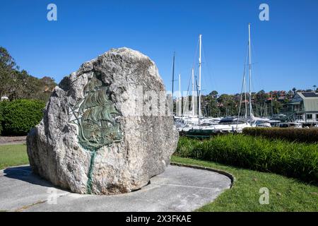 Le navire amiral HMS Sirius de la première flotte, plaque and 1989 bas relief célèbre les 200 ans de la colonisation européenne à Mosman, Sydney, Australie Banque D'Images