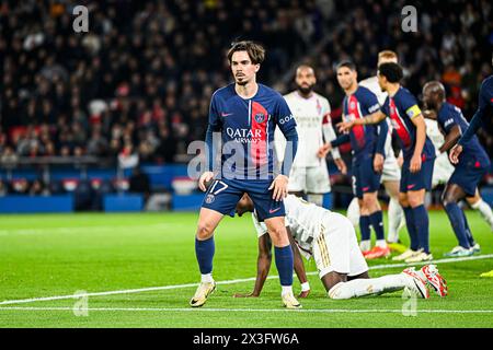 Paris, France. 21 avril 2024. Vitinha lors du match de Ligue 1 Paris Saint-Germain (PSG) VS Olympique Lyonnais (OL Lyon) le 21 avril 2024 au Parc des Princes à Paris. Photo Victor Joly/DPPI crédit : DPPI Media/Alamy Live News Banque D'Images