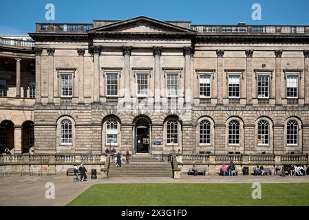 Façade du Old College, abritant la faculté de droit de l'Université d'Édimbourg. Conçu par Robert Adam et complété par William Henry Playfair en 1827. Banque D'Images