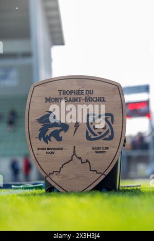 Vannes, France. 26 avril 2024. Trophée du Mont Saint-Michel lors du championnat de France Pro D2 rugby match entre RC vannes et Rouen Normandie Rugby le 26 avril 2024 au stade la Rabine à vannes, France - photo Damien Kilani/DK Prod/DPPI crédit : DPPI Media/Alamy Live News Banque D'Images