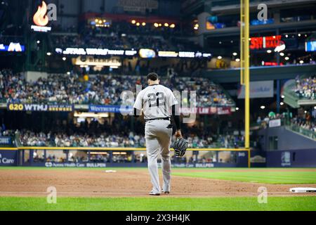 Milwaukee, WI, États-Unis. 26 avril 2024. Juan Soto (22 ans), l'outfielder des Yankees de New York, lors du match entre les Brewers de Milwaukee et les Yankees de New York à l'American Family Field à Milwaukee, WISCONSIN. Darren Lee/CSM/Alamy Live News Banque D'Images