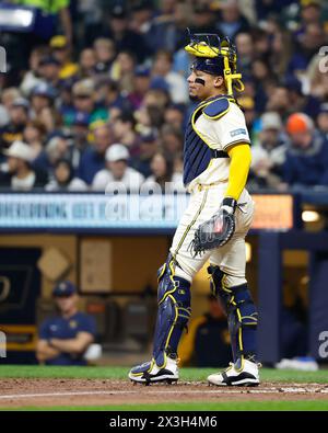 Milwaukee, WI, États-Unis. 26 avril 2024. William Contreras (24 ans), le receveur des Milwaukee Brewers, pendant le match entre les Milwaukee Brewers et les New York Yankees à l'American Family Field à Milwaukee, WISCONSIN. Darren Lee/CSM/Alamy Live News Banque D'Images