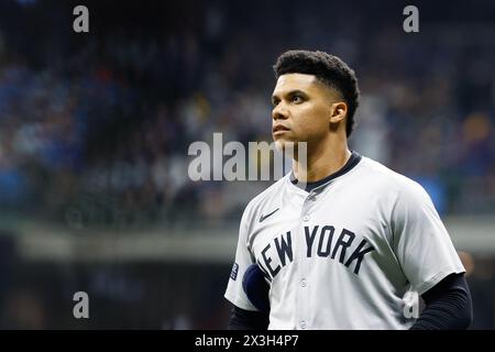 Milwaukee, WI, États-Unis. 26 avril 2024. Juan Soto (22 ans), l'outfielder des Yankees de New York, lors du match entre les Brewers de Milwaukee et les Yankees de New York à l'American Family Field à Milwaukee, WISCONSIN. Darren Lee/CSM/Alamy Live News Banque D'Images