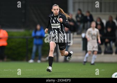 Marcinelle, Belgique. 26 avril 2024. Ilona Crea (15 ans) de Charleroi photographiée lors d'un match de football féminin entre le Sporting du pays de Charleroi et KV Malines lors de la 5ème journée des play-offs de la saison 2023 - 2024 du Belgian Lotto Womens Super League, samedi 26 avril 2024 à Marcinelle, BELGIQUE . Crédit : Sportpix/Alamy Live News Banque D'Images