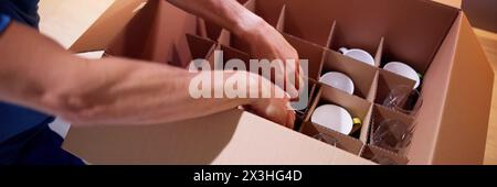 Les emballeurs et déménageurs professionnels fournissent un service de livraison efficace Banque D'Images