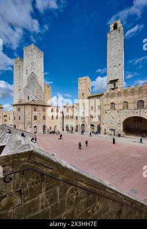 Piazza Duomo dans la ville médiévale San Gimignano, Toscane, Italie Banque D'Images