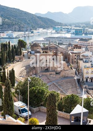 Carthagène, Espagne : 16 avril 2024 : ruines du théâtre romain de Carthagène Banque D'Images