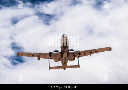 Un A-10C Thunderbolt II de l'US Air Force affecté au 47th Fighter Squadron, Davis-Monthan Air Force base, Arizona, survole la portée 2 pendant Haboob H. Banque D'Images