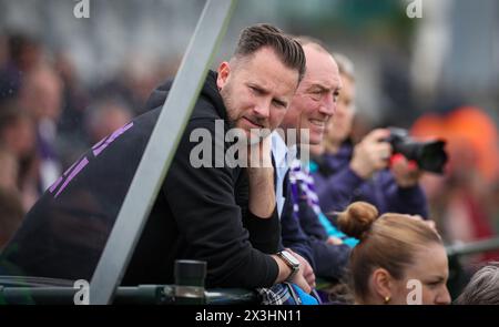 Bruxelles, Belgique. 27 avril 2024. Jesper Fredberg, PDG d'Anderlecht Sports, et Wouter Vandenhaute, président d'Anderlecht, photographiés lors d'un match de football entre KAA Gent Ladies et RSCA Women, samedi 27 avril 2024 à Bruxelles, le jour 6 du play-off Group A du championnat féminin de Super League. BELGA PHOTO VIRGINIE LEFOUR crédit : Belga News Agency/Alamy Live News Banque D'Images