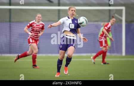 Bruxelles, Belgique. 27 avril 2024. Juliette Vidal de la RSCA photographiée en action lors d'un match de football entre KAA Gent Ladies et RSCA Women, samedi 27 avril 2024 à Bruxelles, le jour 6 du play-off Group A du championnat féminin de Super League. BELGA PHOTO VIRGINIE LEFOUR crédit : Belga News Agency/Alamy Live News Banque D'Images