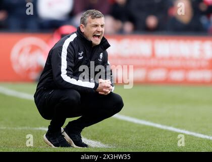 Michael Skubala, entraîneur de Lincoln City, lors du match de Sky Bet League One au LNER Stadium de Lincoln. Date de la photo : samedi 27 avril 2024. Banque D'Images