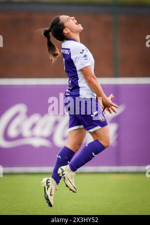 Bruxelles, Belgique. 27 avril 2024. Sakina Ouzraoui Diki de RSCA réagit lors d'un match de foot entre les femmes KAA Gent et les femmes RSCA, samedi 27 avril 2024 à Bruxelles, le jour 6 du play-off Group A du championnat féminin de Super League. BELGA PHOTO VIRGINIE LEFOUR crédit : Belga News Agency/Alamy Live News Banque D'Images