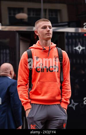 Adam Wharton de Crystal Palace arrive avant le match de premier League entre Fulham et Crystal Palace à Craven Cottage, Londres, Angleterre, le 27 avril 2024. Photo de Grant Winter. Utilisation éditoriale uniquement, licence requise pour une utilisation commerciale. Aucune utilisation dans les Paris, les jeux ou les publications d'un club/ligue/joueur. Crédit : UK Sports pics Ltd/Alamy Live News Banque D'Images