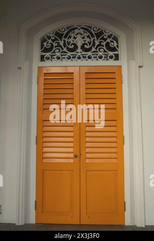 Asie, Singapour, Musée des enfants, porte colorée Banque D'Images