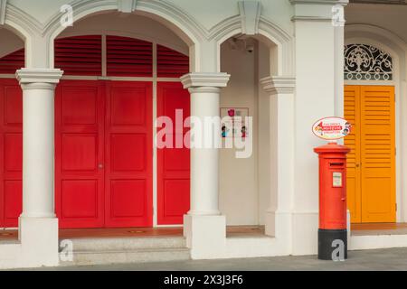 Asie, Singapour, Musée des enfants, portes colorées Banque D'Images