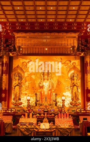 Asie, Singapour, Chinatown, Temple et Musée de la relique des dents de Bouddha, vue intérieure de la salle de prière principale Banque D'Images
