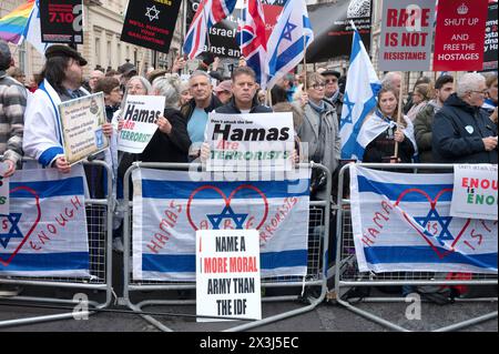 Londres, Royaume-Uni. 27 avril 2024. une marche pro-palestinienne dans le centre de Londres rencontre une contre-manifestation pro-israélienne dans le centre commercial Pall Mall Credit : Phil Robinson/Alamy Live News Banque D'Images