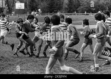 Écoles de rugby jour, parc Parilly, Bron, Rhône, région Rhône-Alpes, France, Archives 1981 Banque D'Images